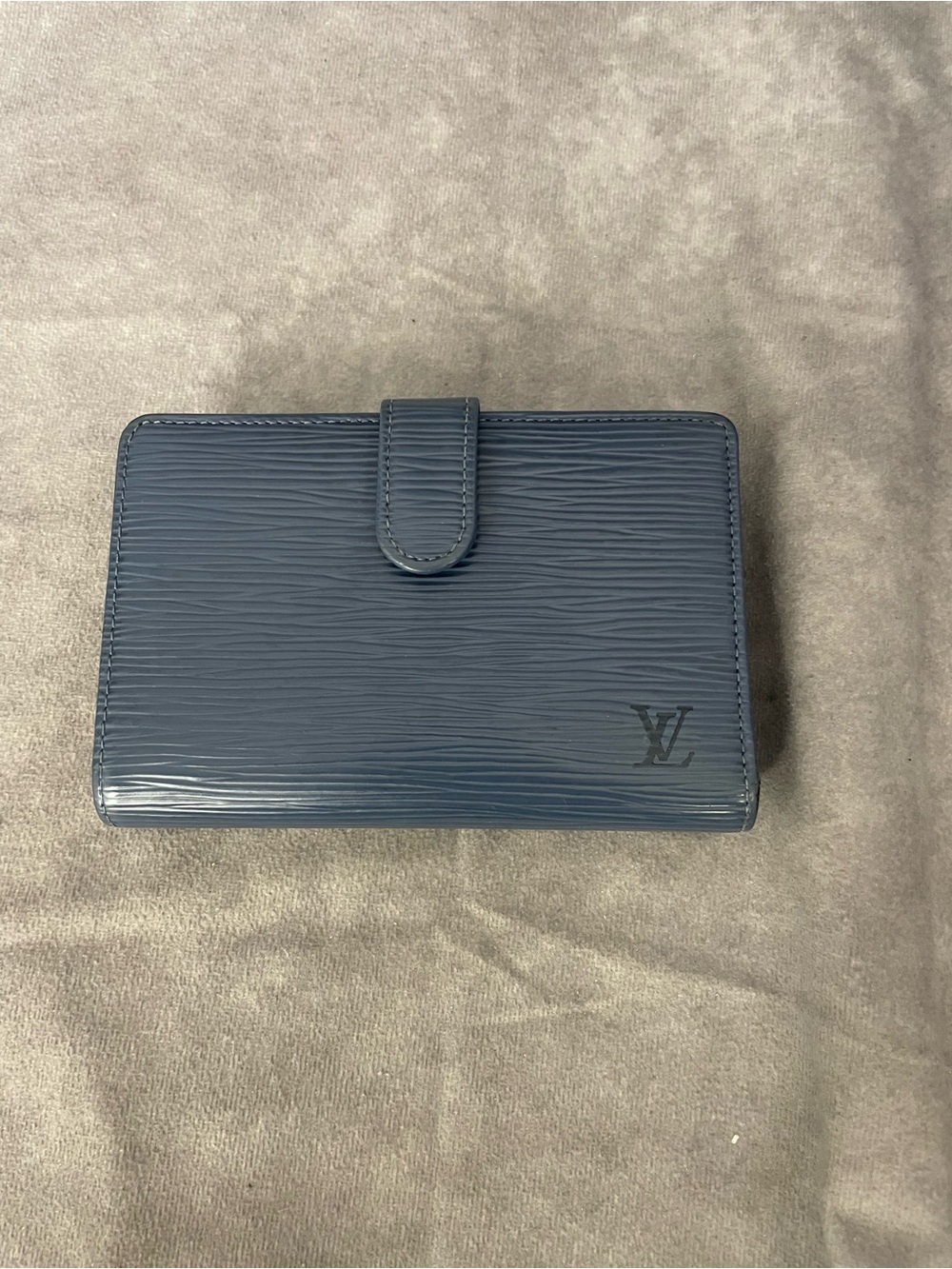 Authentic Louis Vuitton Epi Leather  Kisslock Bifold Wallet - Like New!